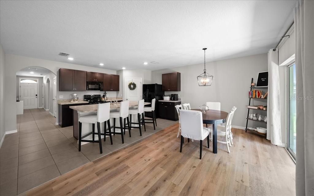 For Sale: $289,900 (4 beds, 2 baths, 1827 Square Feet)