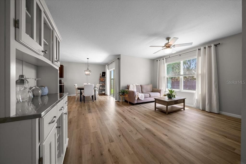 For Sale: $289,900 (4 beds, 2 baths, 1827 Square Feet)