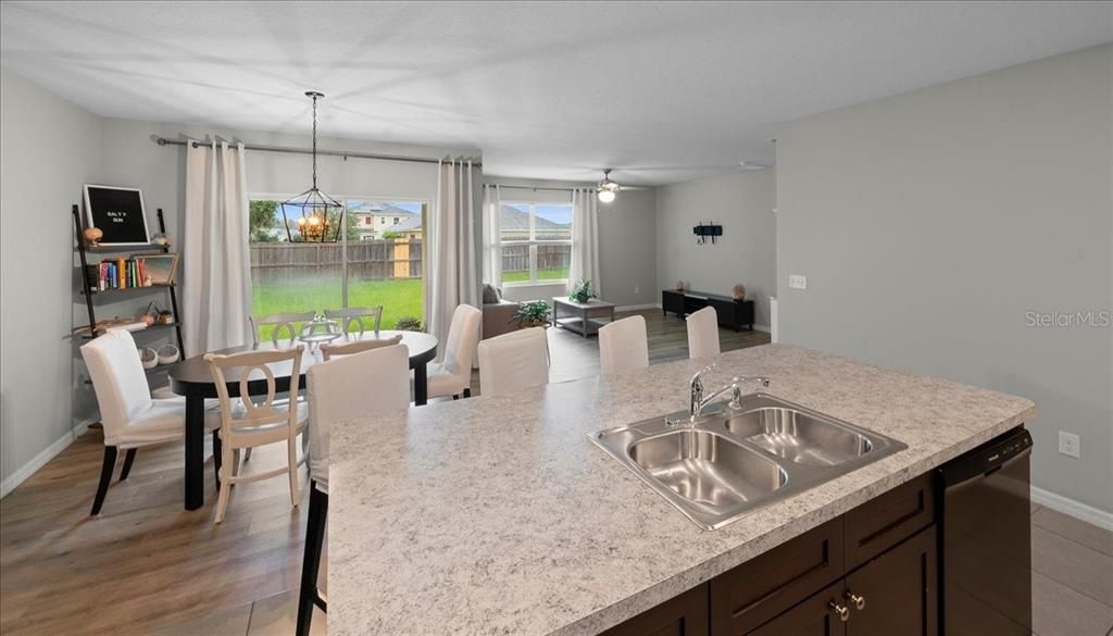 For Sale: $289,900 (4 beds, 2 baths, 1827 Square Feet)