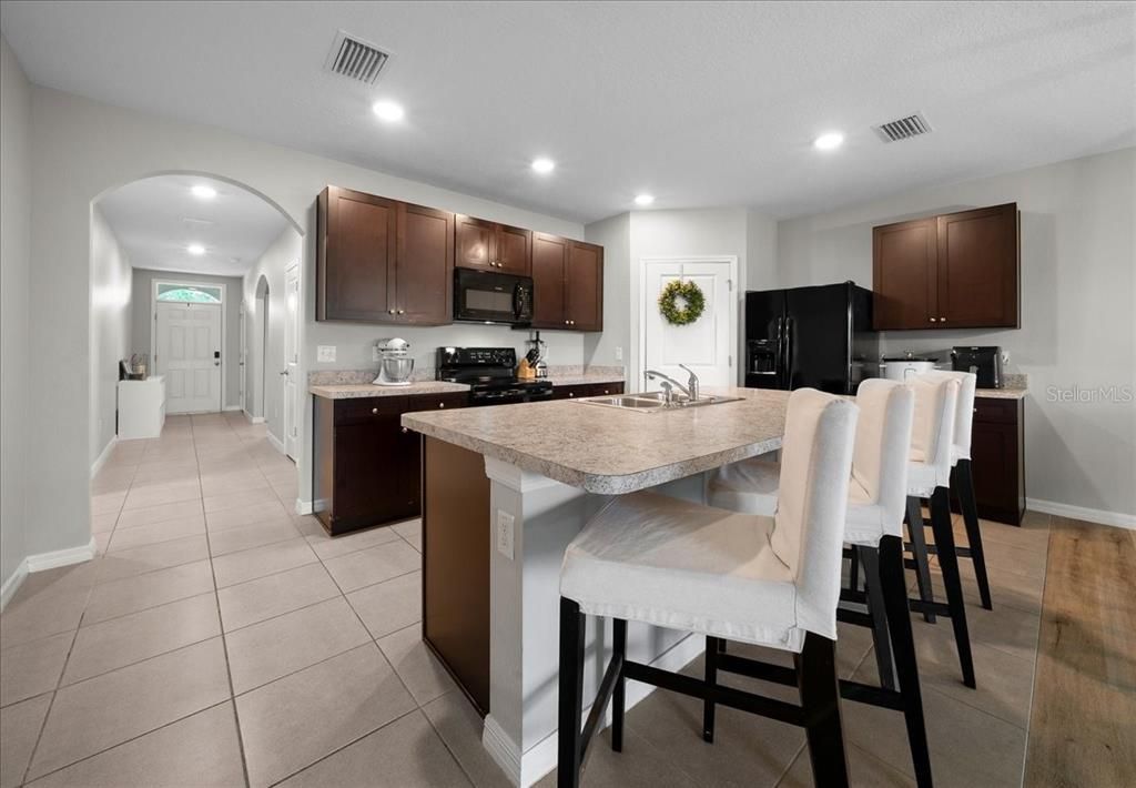 For Sale: $289,900 (4 beds, 2 baths, 1827 Square Feet)