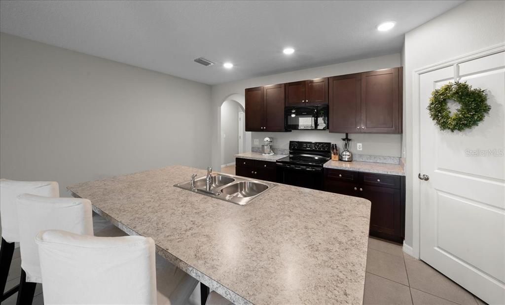 For Sale: $289,900 (4 beds, 2 baths, 1827 Square Feet)
