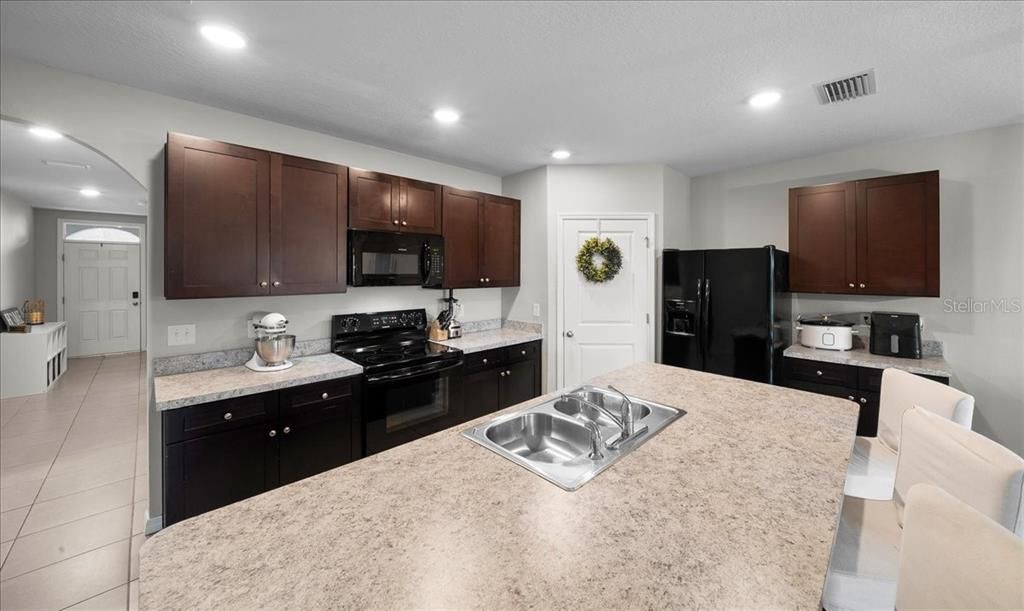 For Sale: $289,900 (4 beds, 2 baths, 1827 Square Feet)