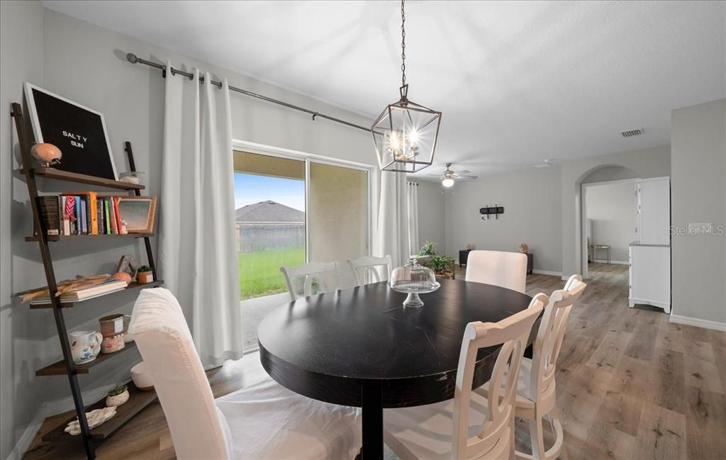 For Sale: $289,900 (4 beds, 2 baths, 1827 Square Feet)