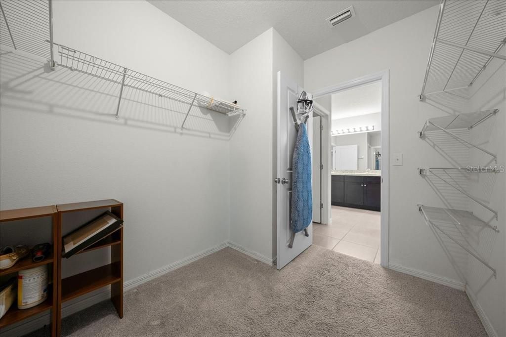 For Sale: $289,900 (4 beds, 2 baths, 1827 Square Feet)