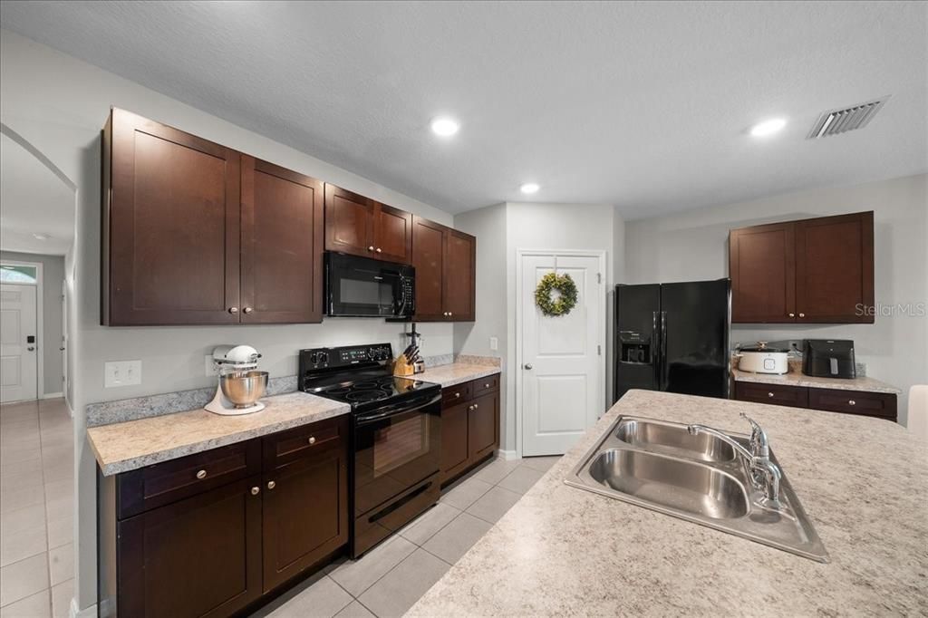 For Sale: $289,900 (4 beds, 2 baths, 1827 Square Feet)