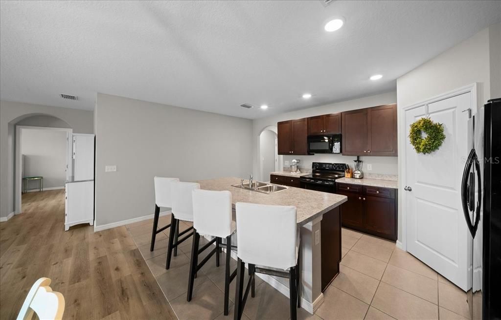 For Sale: $289,900 (4 beds, 2 baths, 1827 Square Feet)