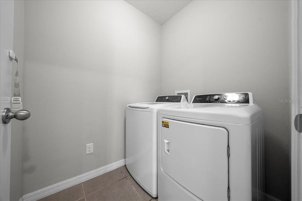 For Sale: $289,900 (4 beds, 2 baths, 1827 Square Feet)