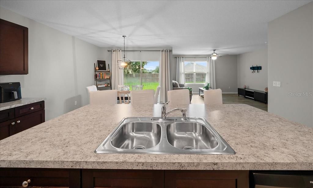 For Sale: $289,900 (4 beds, 2 baths, 1827 Square Feet)