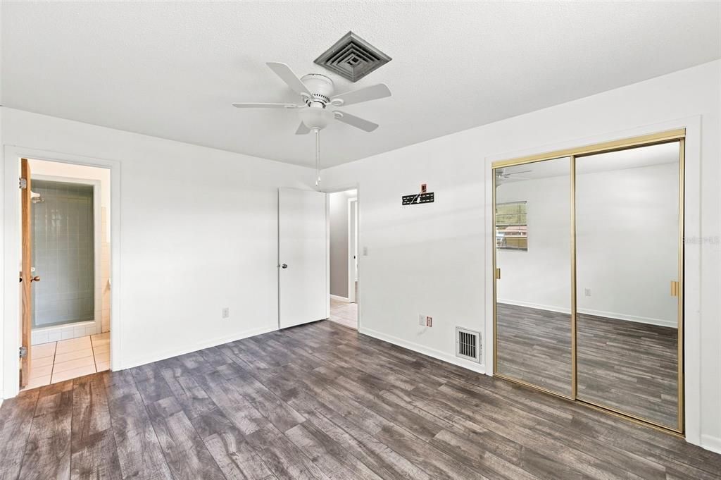 En Venta: $295,000 (4 camas, 3 baños, 1758 Pies cuadrados)
