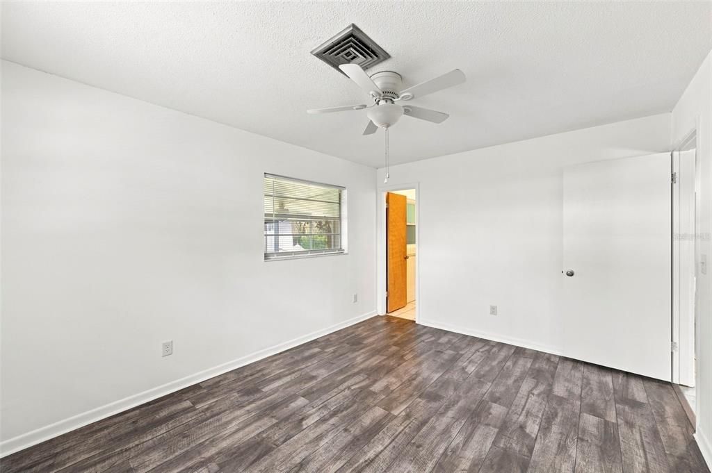 En Venta: $295,000 (4 camas, 3 baños, 1758 Pies cuadrados)