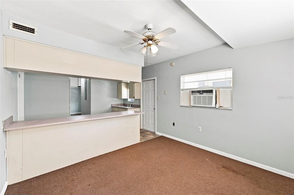 En Venta: $295,000 (4 camas, 3 baños, 1758 Pies cuadrados)