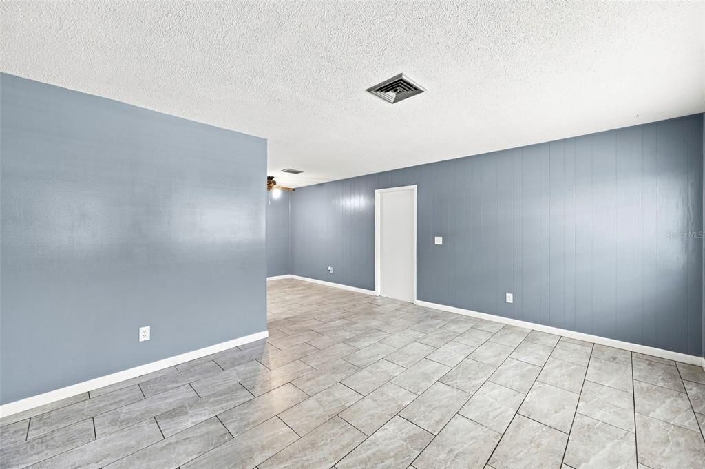 En Venta: $295,000 (4 camas, 3 baños, 1758 Pies cuadrados)