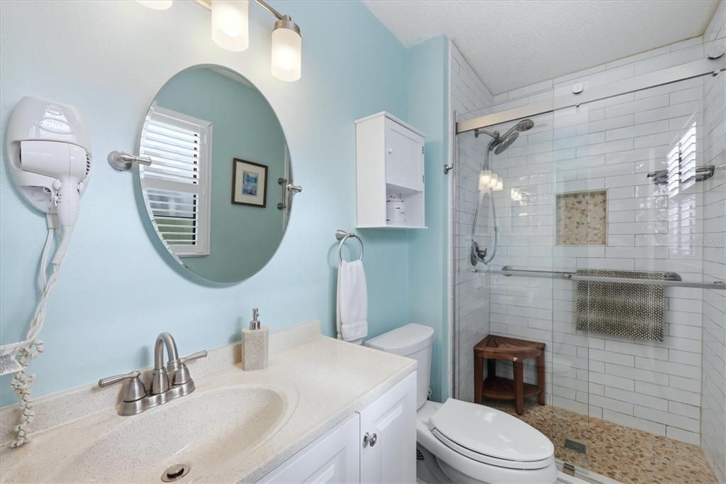 For Sale: $224,900 (2 beds, 2 baths, 1040 Square Feet)