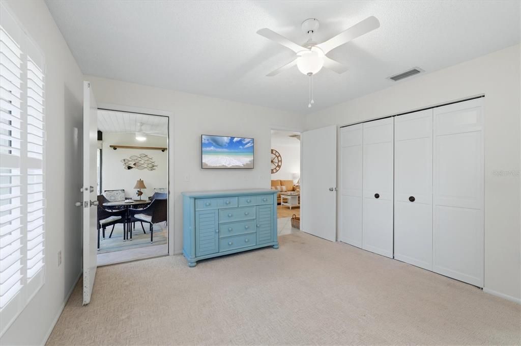For Sale: $224,900 (2 beds, 2 baths, 1040 Square Feet)