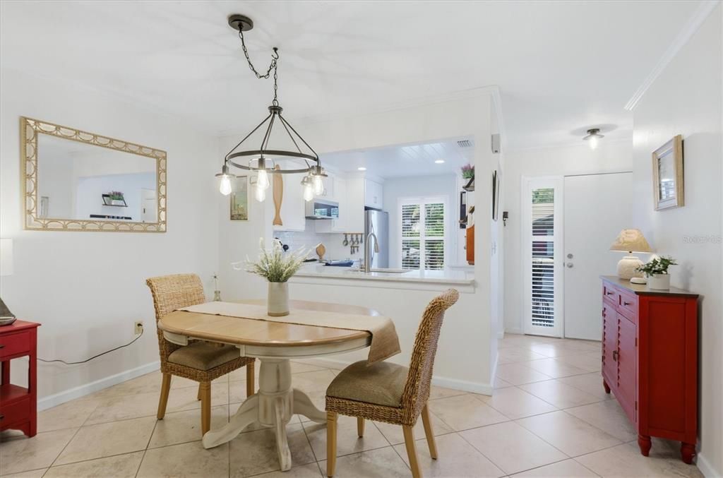 For Sale: $224,900 (2 beds, 2 baths, 1040 Square Feet)