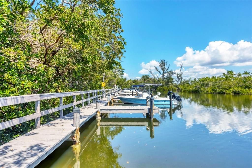 For Sale: $224,900 (2 beds, 2 baths, 1040 Square Feet)
