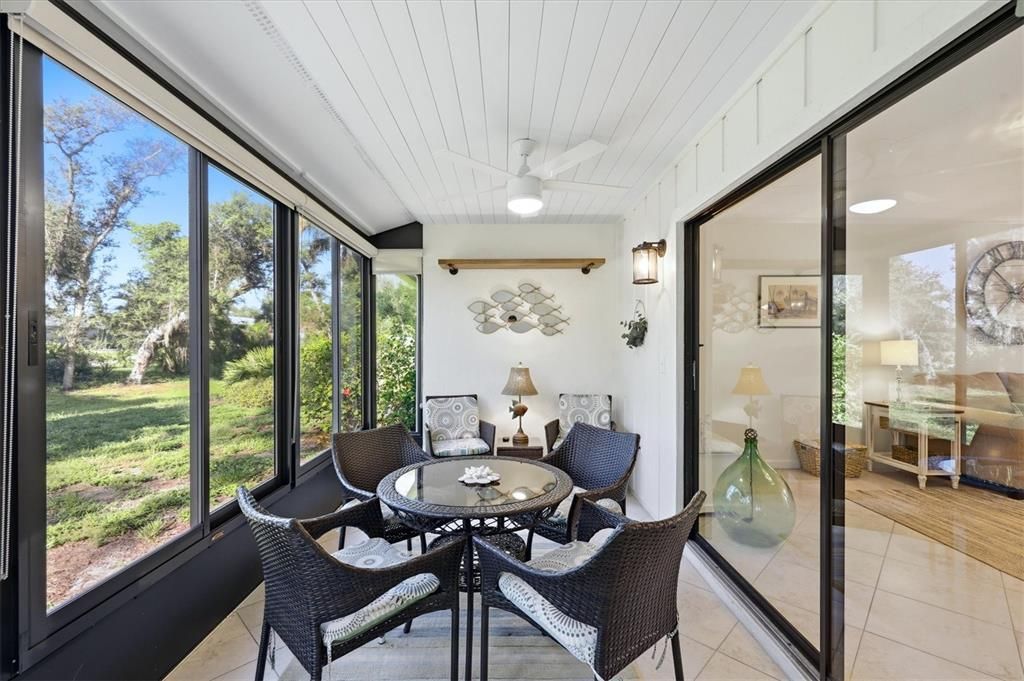 For Sale: $224,900 (2 beds, 2 baths, 1040 Square Feet)