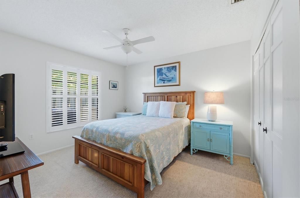 For Sale: $224,900 (2 beds, 2 baths, 1040 Square Feet)