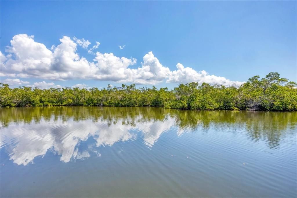 For Sale: $224,900 (2 beds, 2 baths, 1040 Square Feet)
