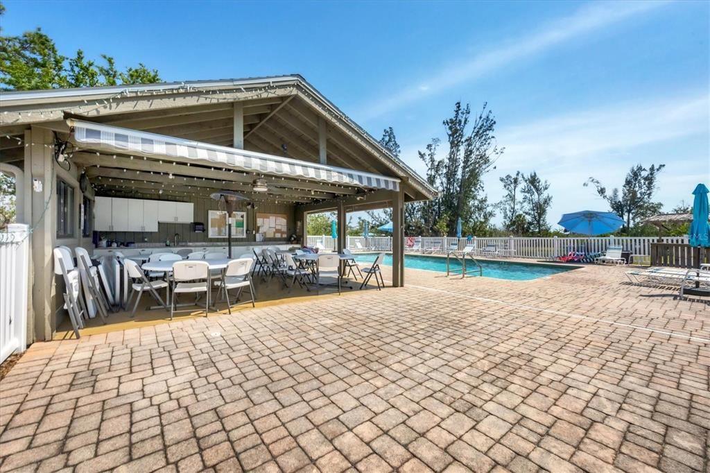 For Sale: $224,900 (2 beds, 2 baths, 1040 Square Feet)