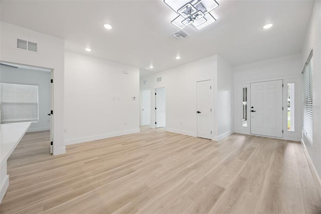 For Sale: $435,000 (3 beds, 2 baths, 1170 Square Feet)