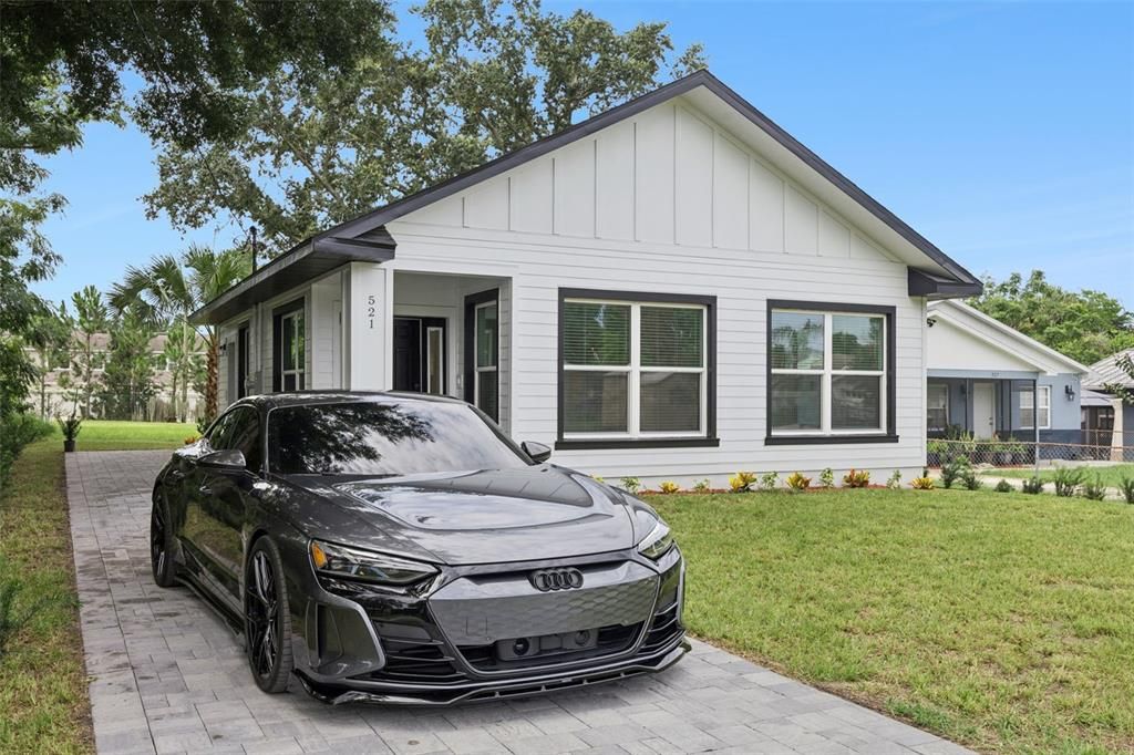 For Sale: $435,000 (3 beds, 2 baths, 1170 Square Feet)