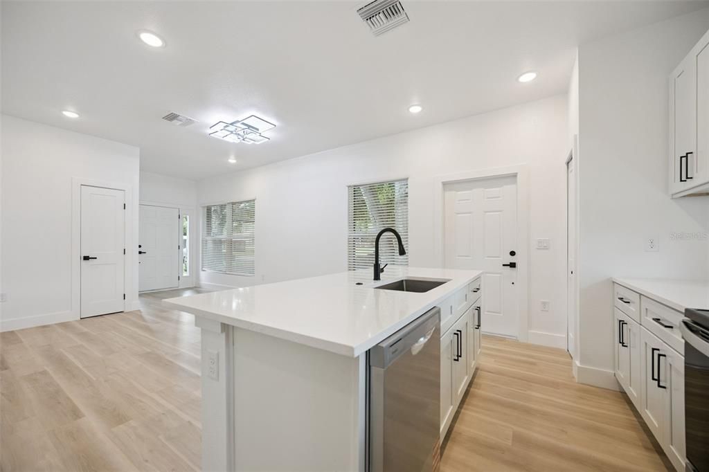 For Sale: $435,000 (3 beds, 2 baths, 1170 Square Feet)