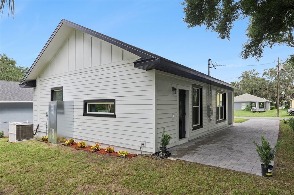 For Sale: $435,000 (3 beds, 2 baths, 1170 Square Feet)