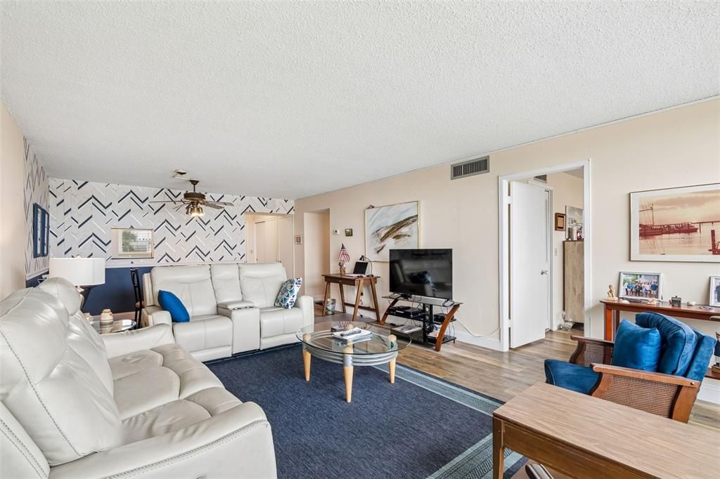 En Venta: $185,000 (2 camas, 2 baños, 1050 Pies cuadrados)
