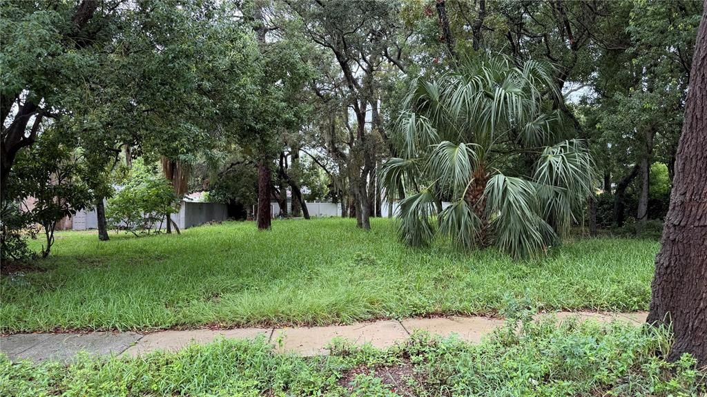 На продажу: $159,900 (0.25 acres)