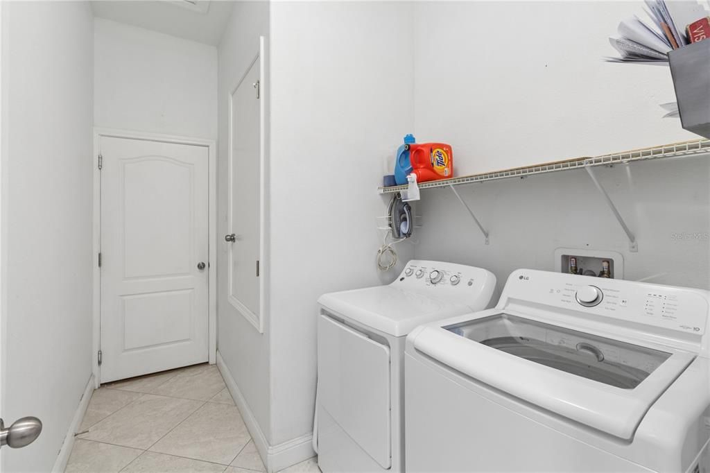 En Venta: $325,000 (4 camas, 2 baños, 1756 Pies cuadrados)