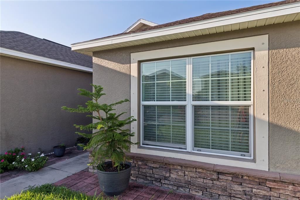 En Venta: $325,000 (4 camas, 2 baños, 1756 Pies cuadrados)