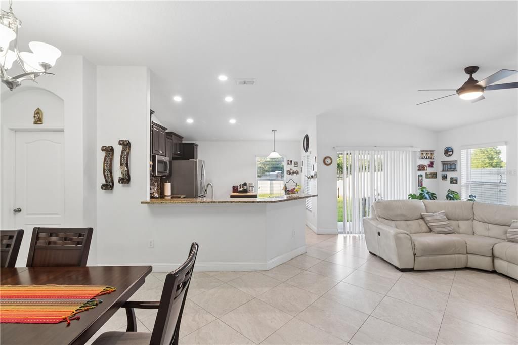 En Venta: $325,000 (4 camas, 2 baños, 1756 Pies cuadrados)