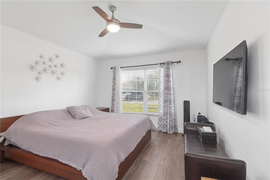 En Venta: $325,000 (4 camas, 2 baños, 1756 Pies cuadrados)