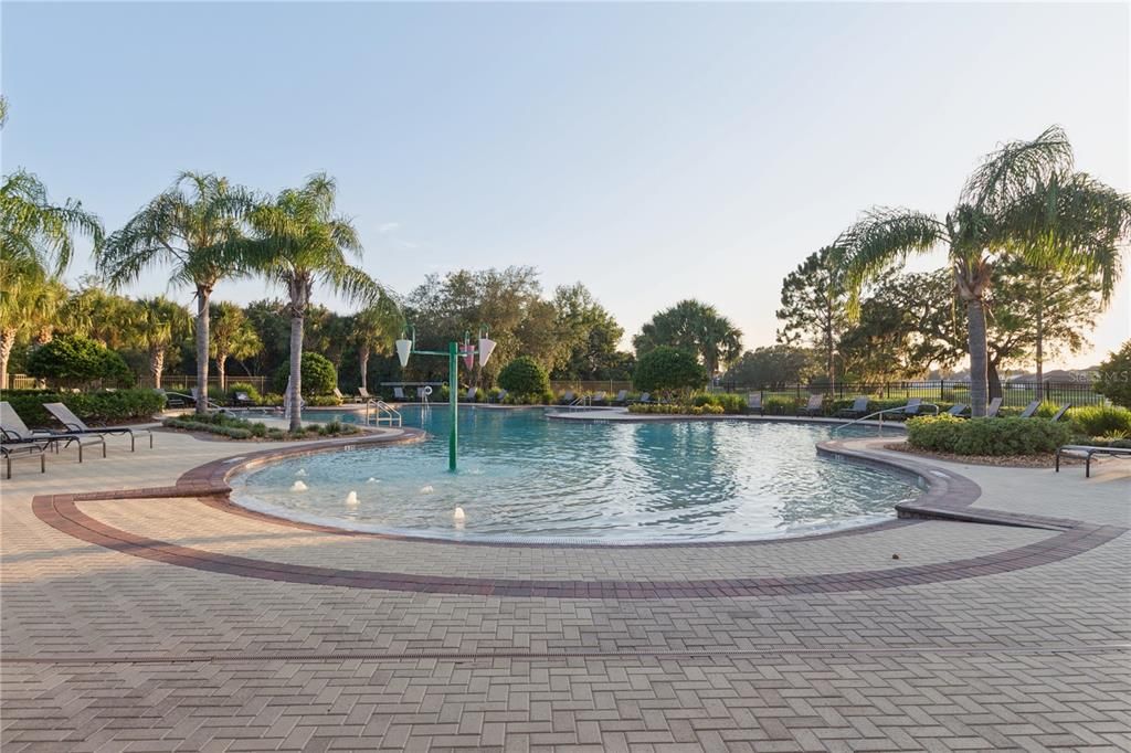 En Venta: $325,000 (4 camas, 2 baños, 1756 Pies cuadrados)