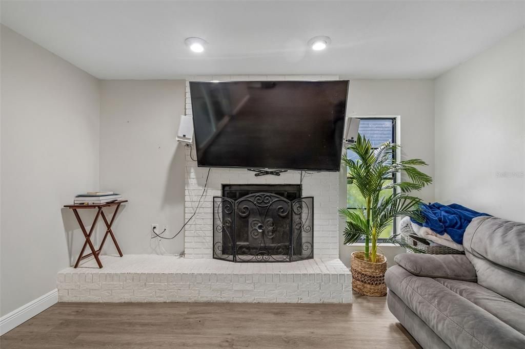 For Sale: $499,000 (4 beds, 2 baths, 2212 Square Feet)