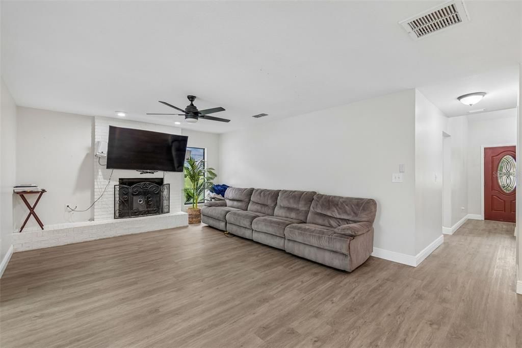 For Sale: $499,000 (4 beds, 2 baths, 2212 Square Feet)