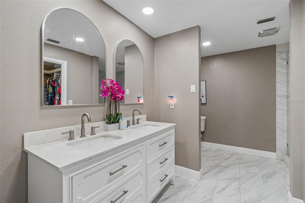 For Sale: $499,000 (4 beds, 2 baths, 2212 Square Feet)