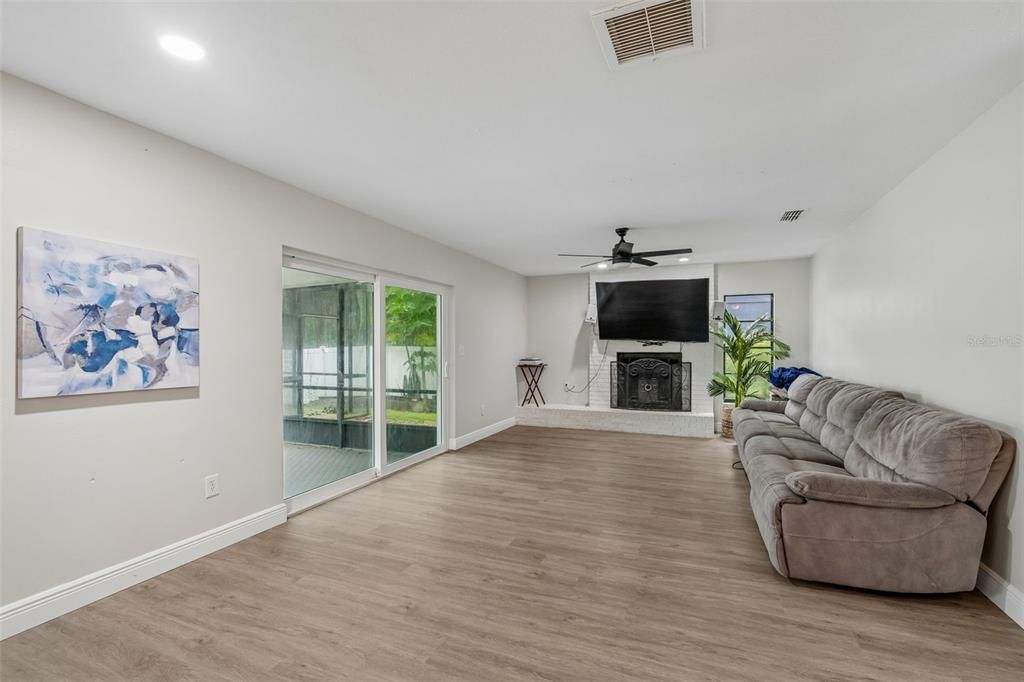 For Sale: $499,000 (4 beds, 2 baths, 2212 Square Feet)