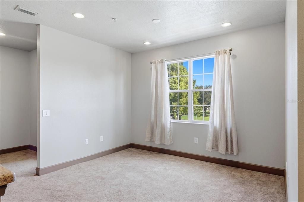 For Sale: $290,000 (2 beds, 2 baths, 966 Square Feet)