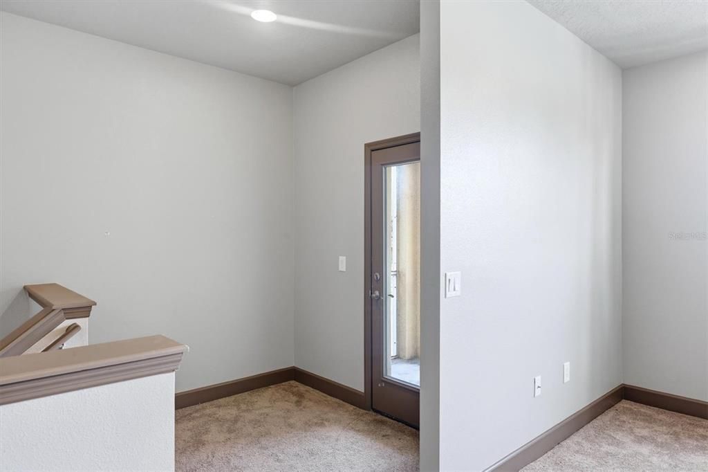 For Sale: $290,000 (2 beds, 2 baths, 966 Square Feet)