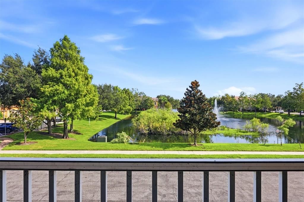 For Sale: $290,000 (2 beds, 2 baths, 966 Square Feet)