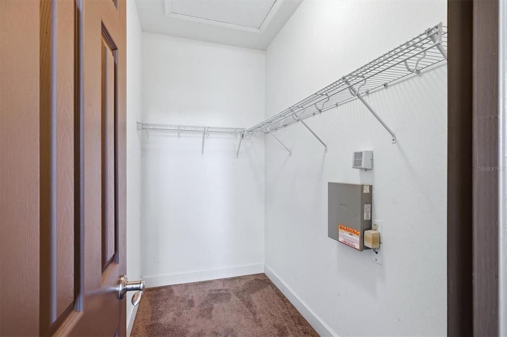 For Sale: $290,000 (2 beds, 2 baths, 966 Square Feet)