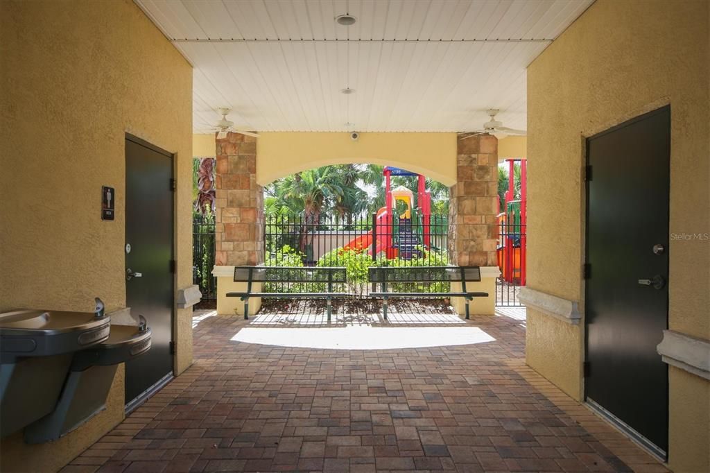 For Sale: $290,000 (2 beds, 2 baths, 966 Square Feet)