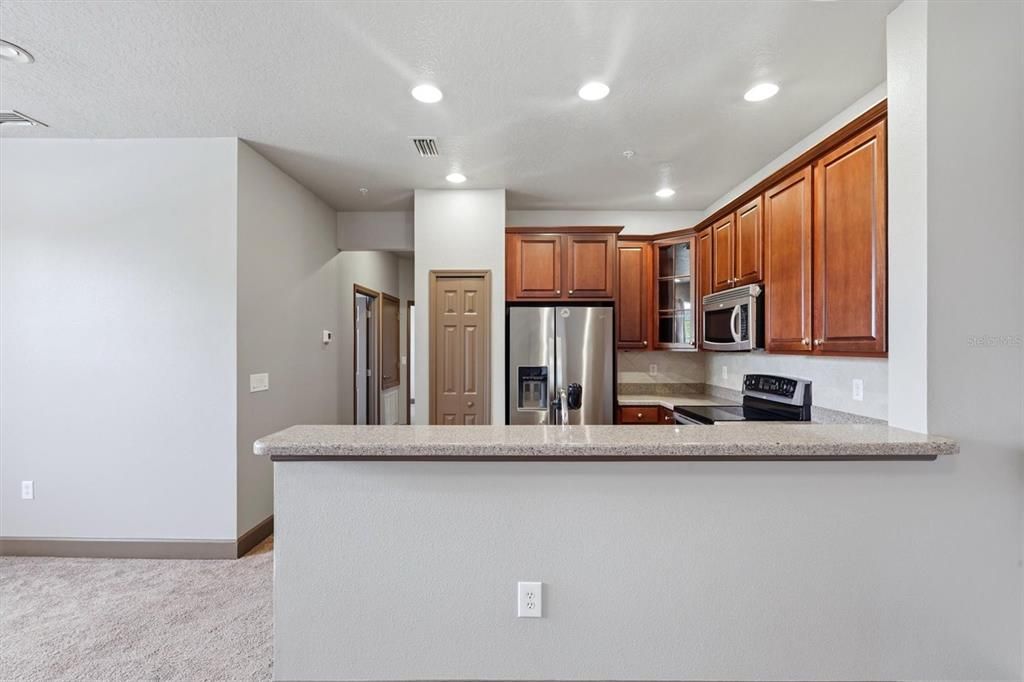 For Sale: $290,000 (2 beds, 2 baths, 966 Square Feet)