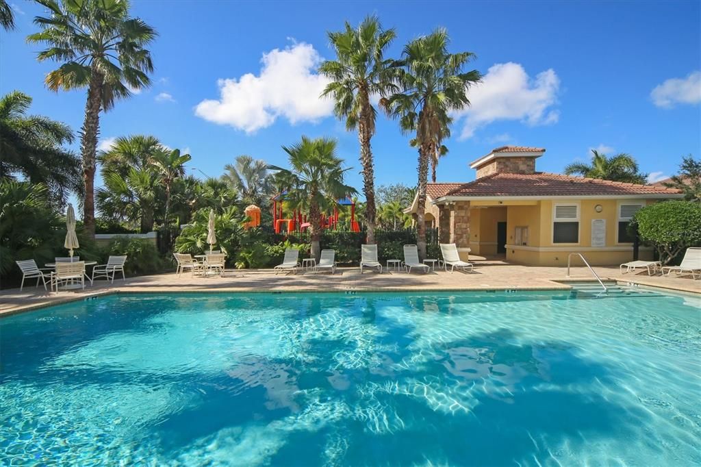 For Sale: $290,000 (2 beds, 2 baths, 966 Square Feet)