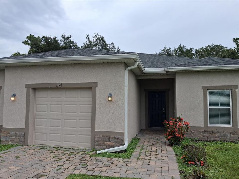 For Rent: $1,475 (3 beds, 2 baths, 1306 Square Feet)