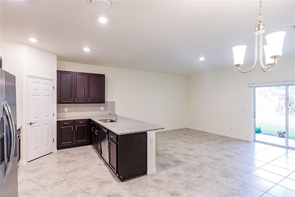 For Rent: $1,475 (3 beds, 2 baths, 1306 Square Feet)