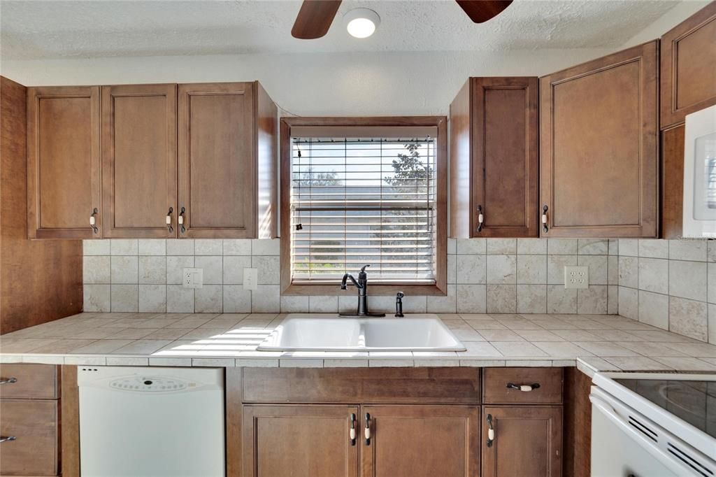 For Sale: $95,000 (2 beds, 2 baths, 960 Square Feet)