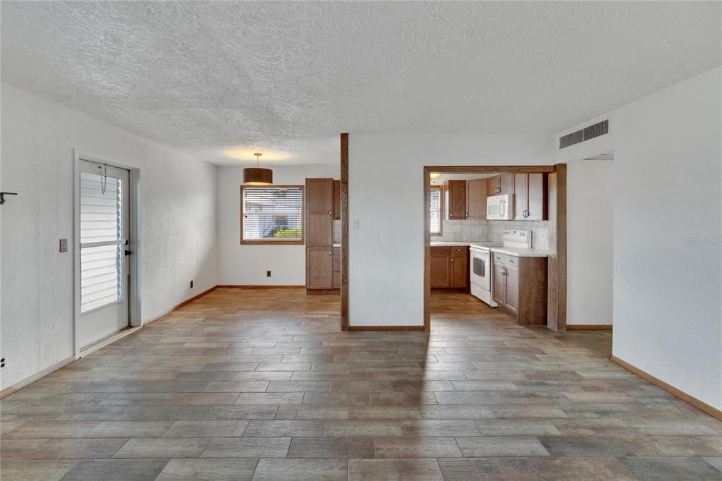 For Sale: $95,000 (2 beds, 2 baths, 960 Square Feet)